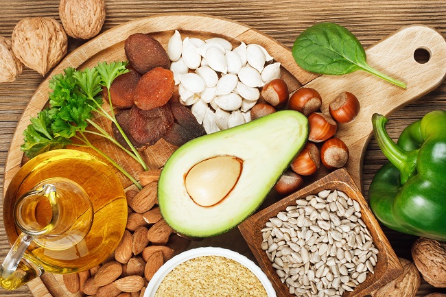 How is Vitamin E thought to Play a Role in Reducing the Risk of Heart Disease?