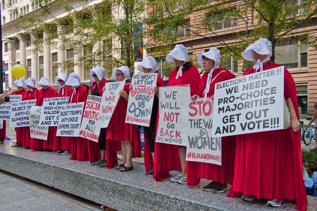 The Handmaids Tale Social Media Users Compare Leaked Roe V